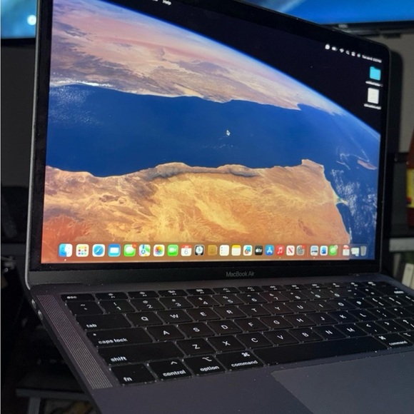 Apple MacBook Air - Sleek Black Finish